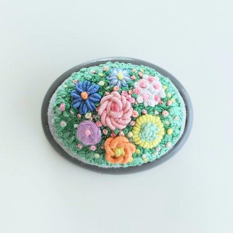 刺繍ブローチ『pale garden』