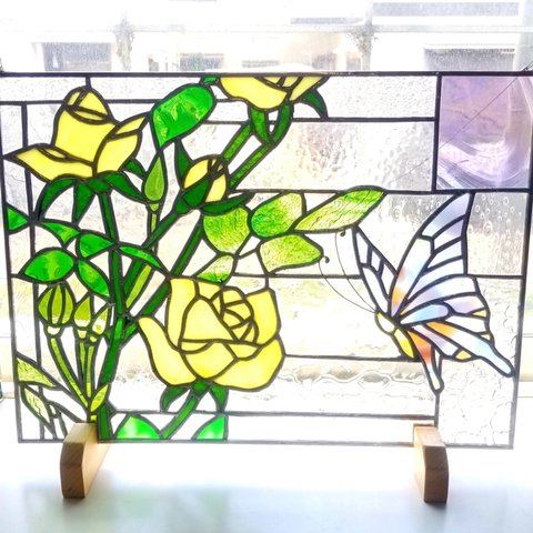 ステンドグラス　黄色い薔薇と蝶のパネル