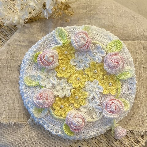 レース編み　バラと小花のポーチ𖦞