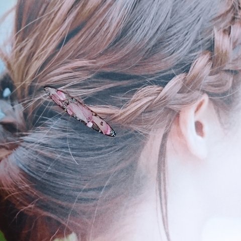 フラワーレジンヘアクリップ