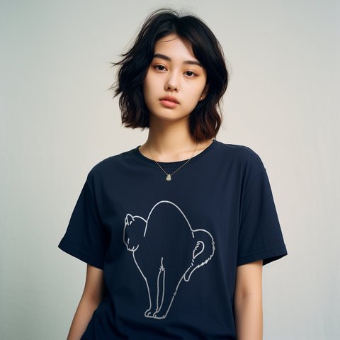 猫のシンプルな生活-起きる  Ｔシャツ　男女兼用