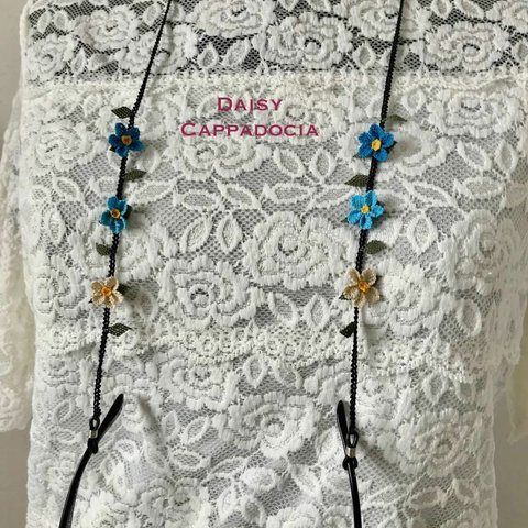 立体刺繍のメガネホルダー「プルメリア」ブルー＆ホワイト