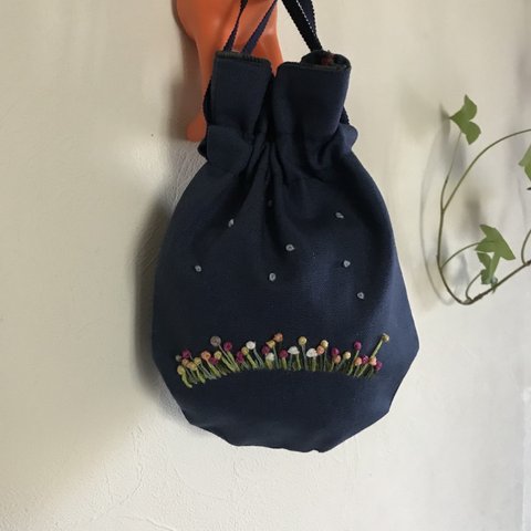 刺繍入り小さなポーチ