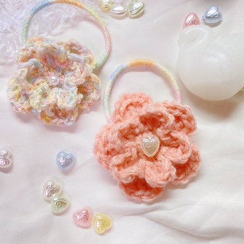 手編みの虹色お花とピンクのお花のヘアゴム♡