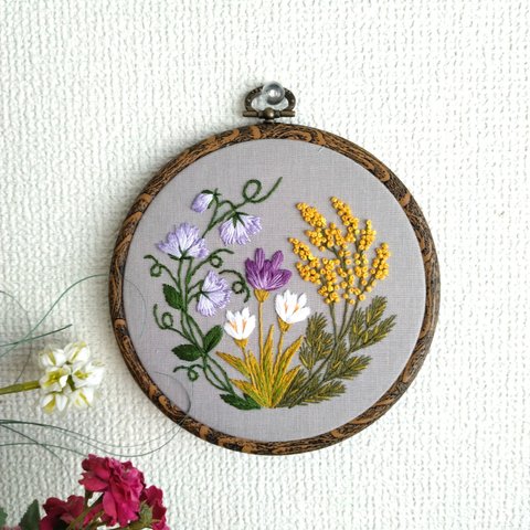 刺繡フレーム　春の花々　(クロッカス・ミモザ・スイートピー)