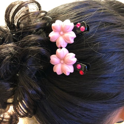 (新作）桜ビジューヘアピン