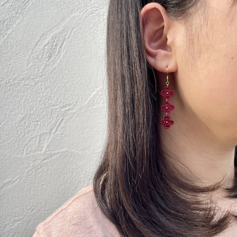 小花のイヤリング/ピアス　ボルドー　レース編み　