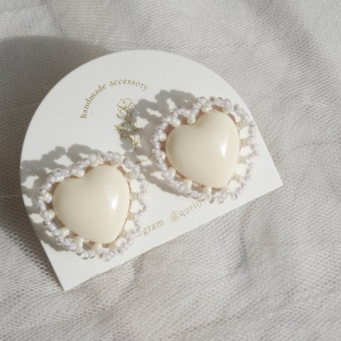 tiny oyster ✴︎  ピアス