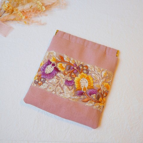 【インド刺繍】華やかくすみピンクのバネ口ポーチ　　　　#麻　#リネン　#メイクポーチ　#コスメポーチ　#アクセサリーケース　#イヤホンケース　#秋冬　#通勤通学　#小物入れ　#目薬ケース　#レース