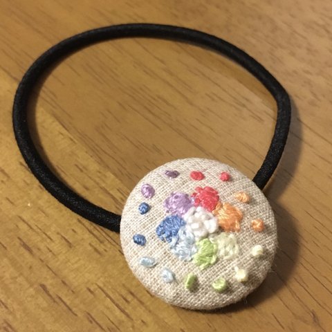 刺繍くるみボタンヘアゴム（虹色フラワー＆ドット）400→300