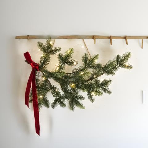 クリスマス もみの木のハンギングスワッグ　LEDライト付き シンプルデザイン