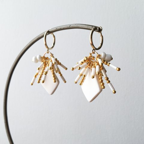 クレイ × ビーズタッセル costume jewelry earring -white-