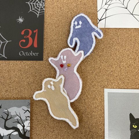 光る👻刺繍レースブローチ　３匹のお化け