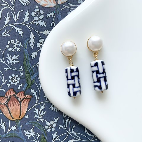 checkered pattern porcelain pierce / earring