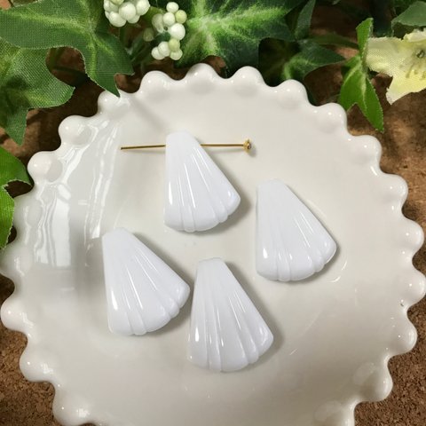 【SALE】ドイツヴィンテージ アクリルドロップパーツ ホワイト 4個