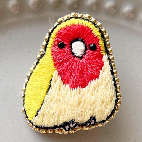 【本革使用】もっちりコザクラインコの刺繍ブローチ【ルチノー】