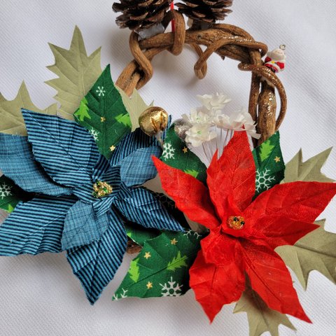シルク布の1点ものクリスマスリース １枚の布から完全手作り 　真っ赤と青いポインセチア