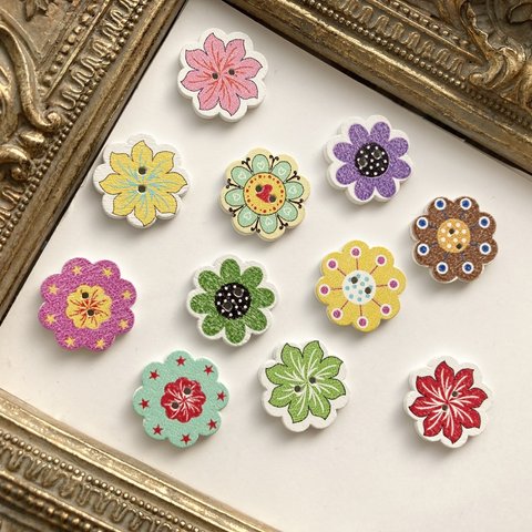 【11個セット♡20mm】かわいい木のレトロ柄ボタン⭐️クリスマスにも♡ピアスや小物やアクセサリー作りにも♡11個セット