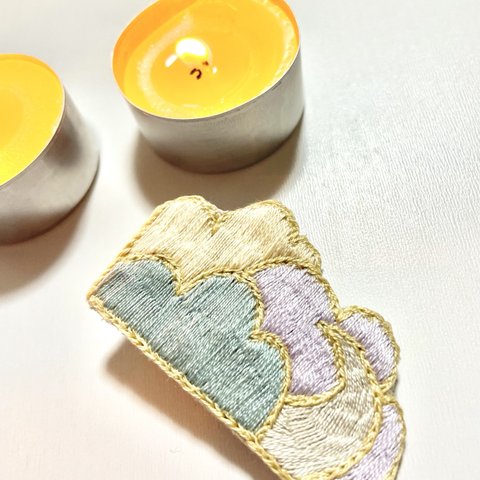 刺繍ヘアクリップ　雲と月