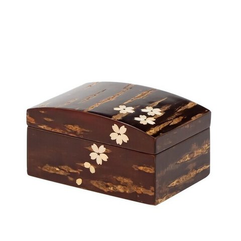 桜の皮を使った伝統工芸品「樺細工」の小箱 桜