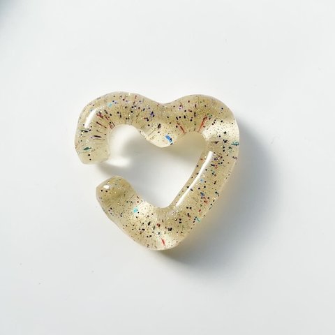 HEART earcuff ( Fancy white/ファンシーホワイト ) // イヤーカフ レジン