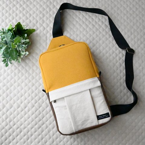 ［国産帆布］シックな大人のボディバッグ［縦型］【ﾏｽﾀｰﾄﾞ】ﾜﾝｼｮﾙﾀﾞｰﾊﾞｯｸﾞ・斜め掛けbag