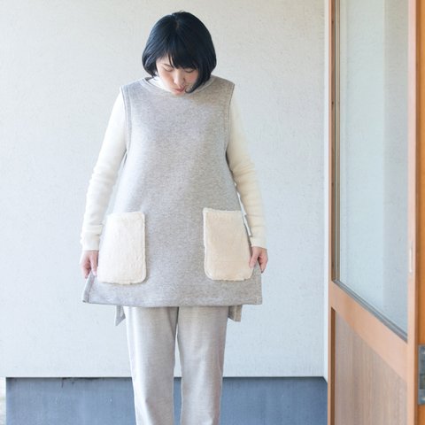 ヤク混裏起毛ニットチュニックベスト／ファーポケット付き【OrganicCottonの起毛ニット生地】