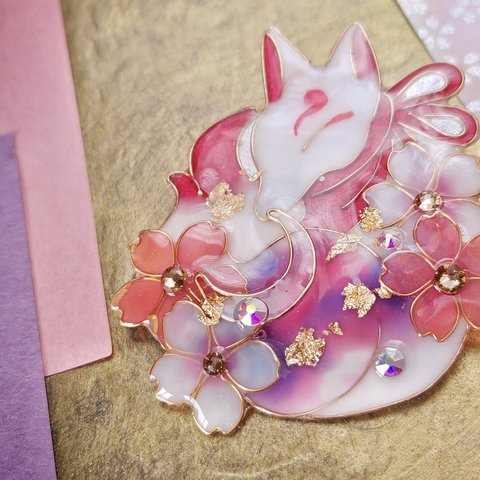 （白狐）夜桜咲くお狐様ブローチ〜花雅〜（brooch of fox〜hana miyabi〜 ）