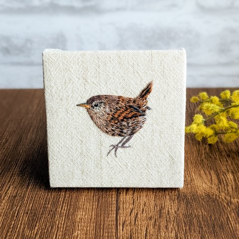 ミソサザイの刺繍ファブリックパネル　野鳥