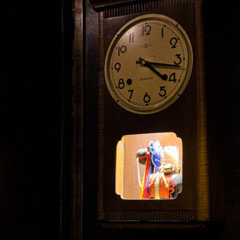 Clock light / 壁掛け時計のショーケースライト