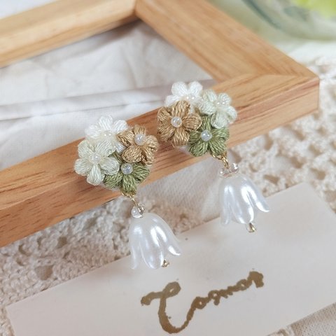 グリーンの花束と鈴蘭イヤリング・ピアス No.1 /刺繍糸/レース編み