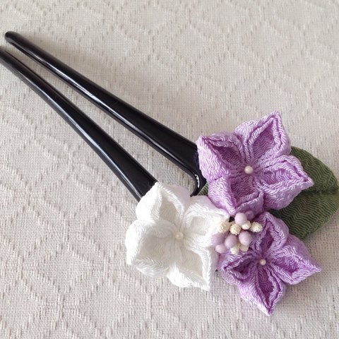 〈つまみ細工〉紫陽花のかんざし(三輪・藤色と白)