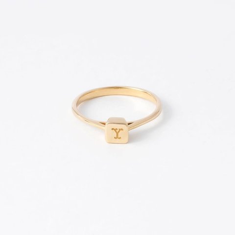 initial ring / gold