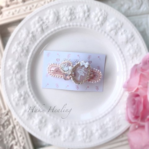 バレリーナ🩰💗swan🦢刺繍ビーズ🪡ヘアクリップ