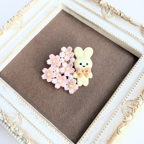 【SALE】桜とうさぎのブローチ🌸