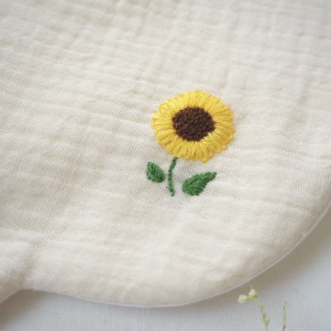 ひまわり刺繍スタイ