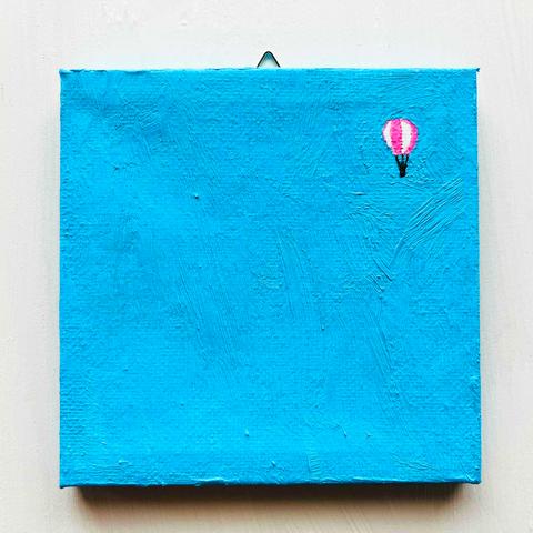 アートパネル「青空にピンクと白のストライプ気球」原画・油彩・壁掛け・10㎝角