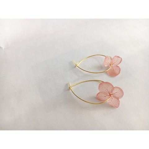 ふんわり紫陽花ピアス/花びら/ティアドロップ