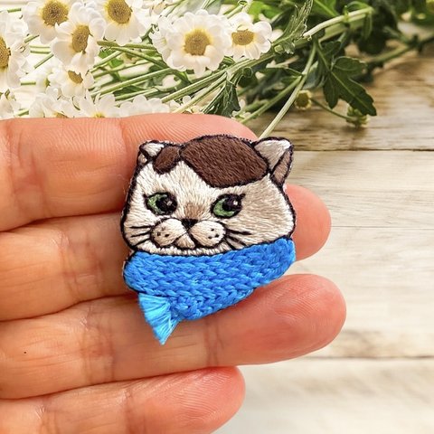 ＊価格見直し＊ 刺繍 ブローチ ☆ マフラー 似合う 七三分け 猫タン 