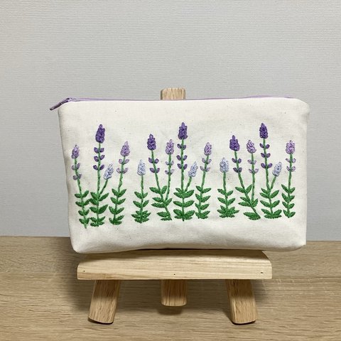 ラベンダーの刺繍ポーチ