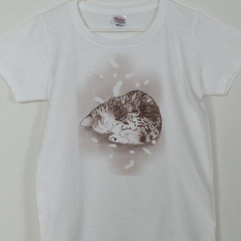 かわいい夢見る子猫Ｔシャツ　セピア　受注制作