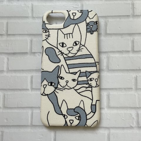 らくがき猫柄 オフホワイト くすみブルー ニャンコ ねこ ネコ スマホケース【Xperia/GALAXY/iPhone】