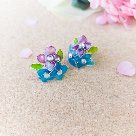 ♡小さな紫陽花ピアス,イヤリング♡　ディップアート