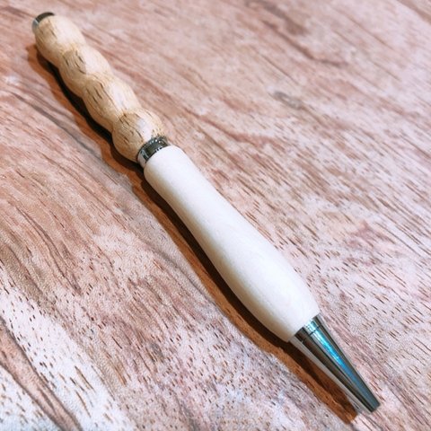 タモとブナの木で作った木製ボールペン