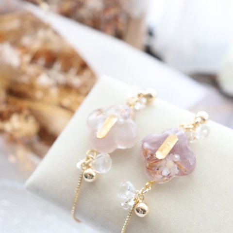 残りブラウンのみ　B品SALE natural flower bracelet / シンプル　きちんと　長め　華奢　ギフト　誕生日　ぽこぽこ　クリア　パール　レジン　お花　フラワー　