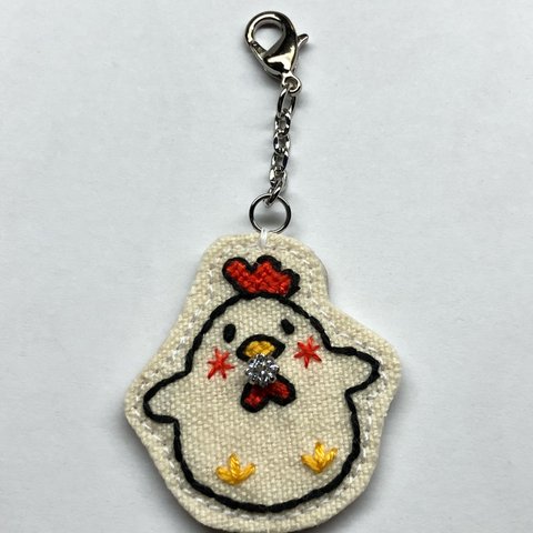 ニワトリ刺繍チャーム