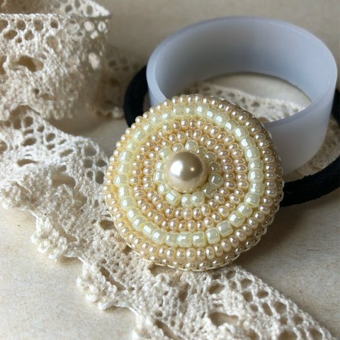 ビーズ刺繍のヘアゴム