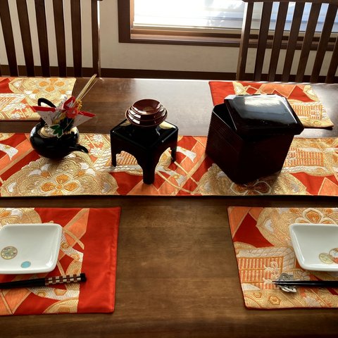 【送料無料】リバーシブル・テーブルランナー＆ランチョンマット4枚　Reversible Table Runner & Placemat 2-Way for Christmas and New Year