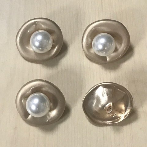 SMOOTH GOLD PEARL BUTTON PARTS