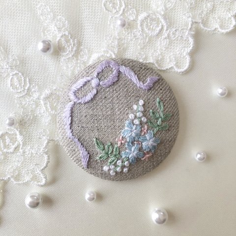 送料無料໒꒱· ﾟリボンとお花の刺繍ブローチ